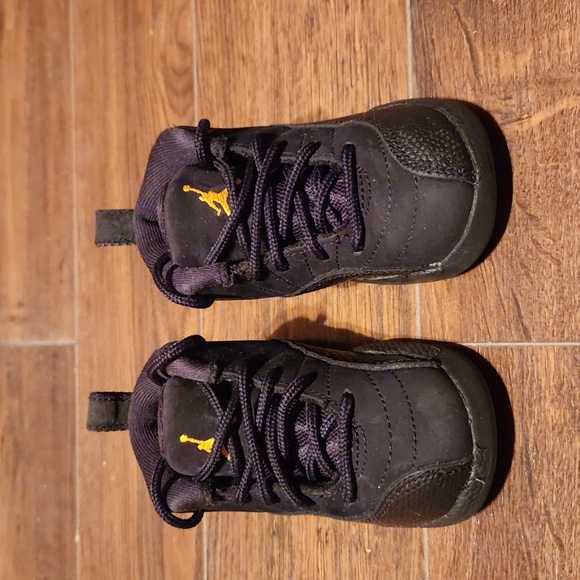 Kids Jordan 12 Retro - Picture 2 of 8